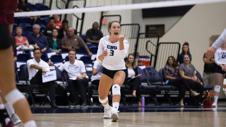 Ξανά στα «ροζ» της Lemesos Volleyball η Avery Summer